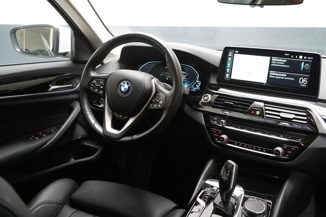 BMW 5-SERIE Touring 530e Business Edition Plus | Harman Kardon | SoH 94% | Head Up | Trekhaak | Adaptive cruise | Sportstoelen | Blind spot | Stuurverwarming