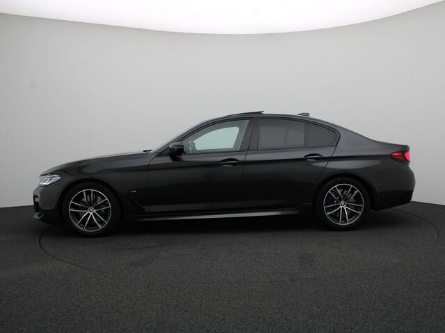 BMW 5-SERIE Sedan 530i High Executive | M Sportpakket | Head-Up Display | Comfortstoelen | Schuifdak |