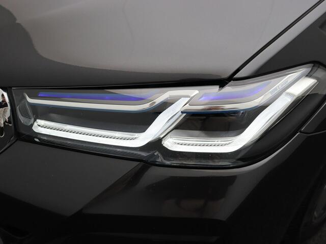 BMW 5-SERIE Sedan 530i High Executive | M Sportpakket | Head-Up Display | Comfortstoelen | Schuifdak |