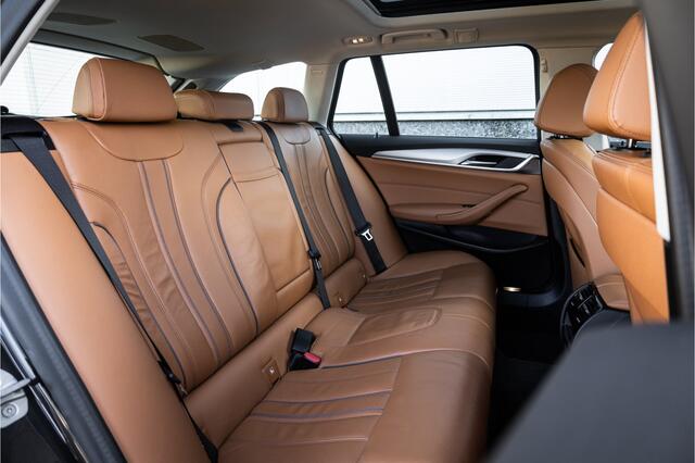 BMW 5-SERIE Touring 530e Panoram / Camera / Leder / Elec stoelen /