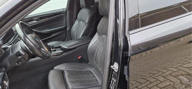 BMW 5-SERIE Touring M550d 400pk xDrive High Executive M-Sportpakket / Led-Koplamp/ Leder/ Sport-Stoelen/ Stoel.Verw/ Head-Up/ Keyless/ Harman&Kardon/ 360-Camera/ 20'' LMV