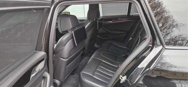BMW 5-SERIE Touring M550d 400pk xDrive High Executive M-Sportpakket / Led-Koplamp/ Leder/ Sport-Stoelen/ Stoel.Verw/ Head-Up/ Keyless/ Harman&Kardon/ 360-Camera/ 20'' LMV