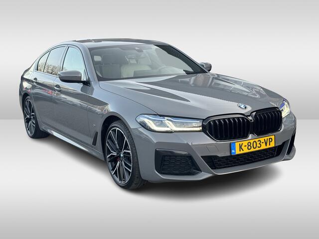 BMW 5-SERIE 530e High Exe. M Sport / Camera / Head-up / Leder / 20'' / Harman Kardon / Navigatie / Dodehoek / DAB / Cruise Control