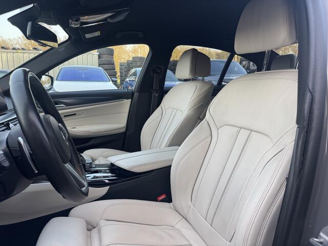 BMW 5-SERIE 530e High Exe. M Sport / Camera / Head-up / Leder / 20'' / Harman Kardon / Navigatie / Dodehoek / DAB / Cruise Control