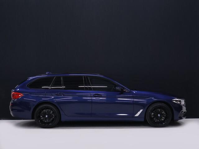 BMW 5-SERIE Touring 520i M Sport [SCHUIFKANTELDAK, CRUISE CONTROL, BLUETOOTH TELEFOON, HUD, ACHTERUITRIJCAMERA, PDC V+A, STOELVERWARMING, BMW ADAPTIVE LED, NIEUWSTAAT]