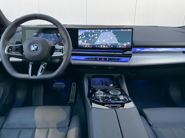 BMW 5-SERIE Touring 530e M Sport Pro Pano/21"/Park + Driv. Plus/Trekhaak.