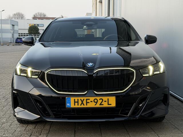 BMW 5-SERIE Touring 530e M Sport Pro Pano/21"/Park + Driv. Plus/Trekhaak.