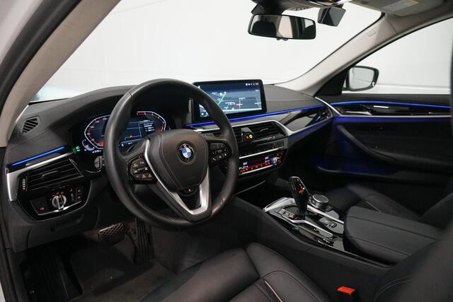 BMW 5-SERIE Touring 530i Panoramadak | Laser | Head Up | Elektr. Trekhaak