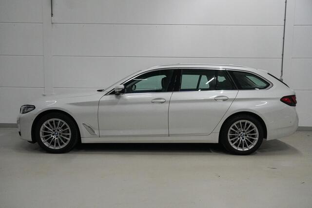 BMW 5-SERIE Touring 530i Panoramadak | Laser | Head Up | Elektr. Trekhaak