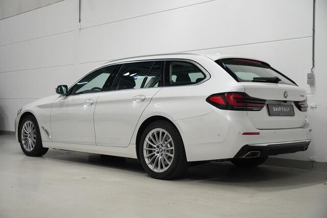 BMW 5-SERIE Touring 530i Panoramadak | Laser | Head Up | Elektr. Trekhaak