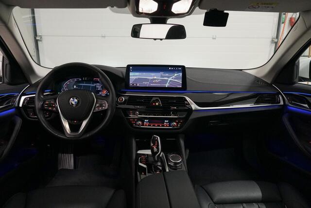 BMW 5-SERIE Touring 530i Panoramadak | Laser | Head Up | Elektr. Trekhaak