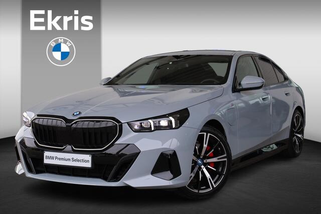 BMW 5-SERIE Sedan 530e | M Sportpakket Pro | Driving Assistant Professional | Stuurverwarming