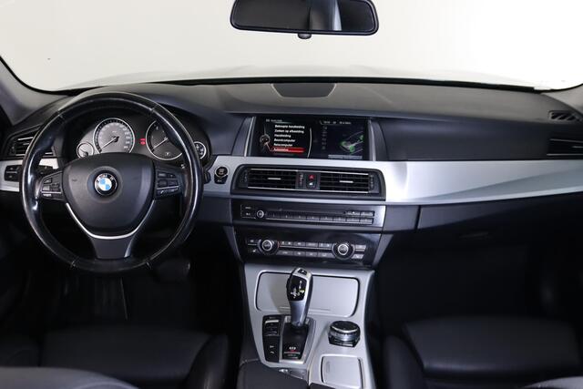 BMW 5-SERIE Touring 520xd High Executive, Xenon, Cruise Control, Stoelverwarming, Lederen Bekleding, Trekhaak, Nieuwe APK