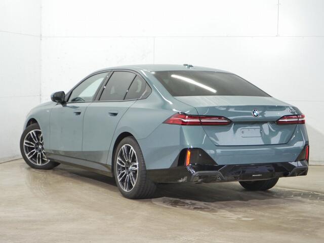 BMW 5-SERIE 520i M-Sport | 19" | Driving Assistant Plus | Ventilatie | Harman Kardon |