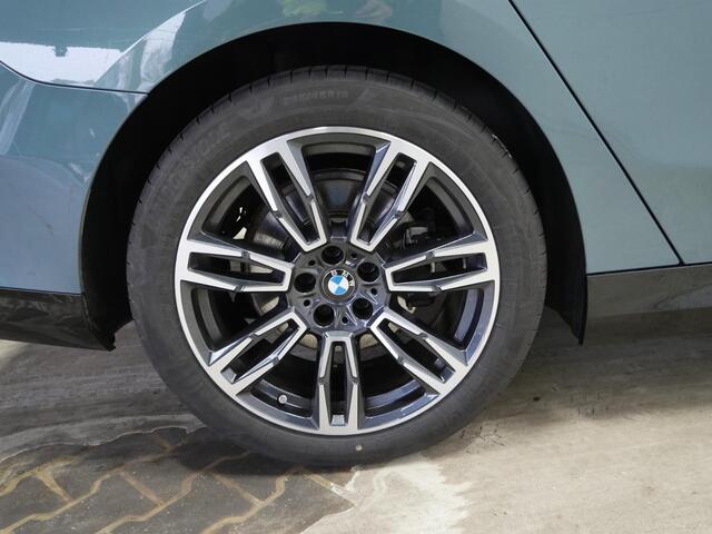 BMW 5-SERIE 520i M-Sport | 19" | Driving Assistant Plus | Ventilatie | Harman Kardon |