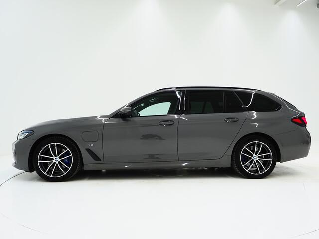 BMW 5-SERIE Touring 530e M Sport Shadow | LaserLED | Harman/Kardon | HUD | 360 | Trekhaak | Adaptive Cruise | Keyless | Carplay