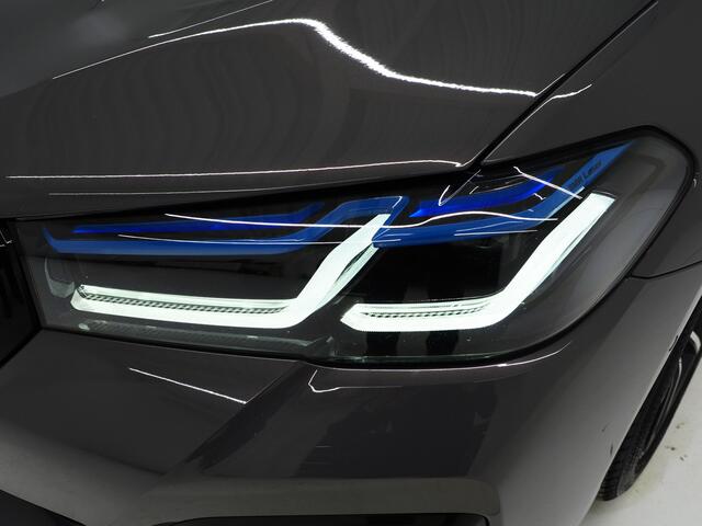 BMW 5-SERIE Touring 530e M Sport Shadow | LaserLED | Harman/Kardon | HUD | 360 | Trekhaak | Adaptive Cruise | Keyless | Carplay