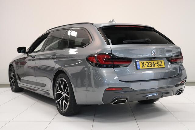 BMW 5-SERIE Touring 530e Business Edition Plus | M-Sport | Panoramadak | Camera | 19"Lichtmetaal | Facelift |