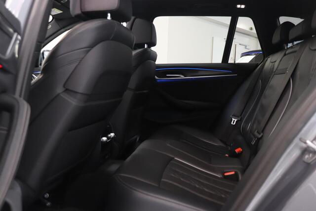 BMW 5-SERIE Touring 530e Business Edition Plus | M-Sport | Panoramadak | Camera | 19"Lichtmetaal | Facelift |