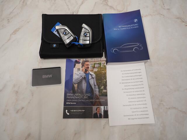 BMW 5-SERIE Touring 530e xDrive | Panoramdak | Laser LED |Trekhaak | Leder | HUD | Keyless | Adaptive Cruise | Carplay