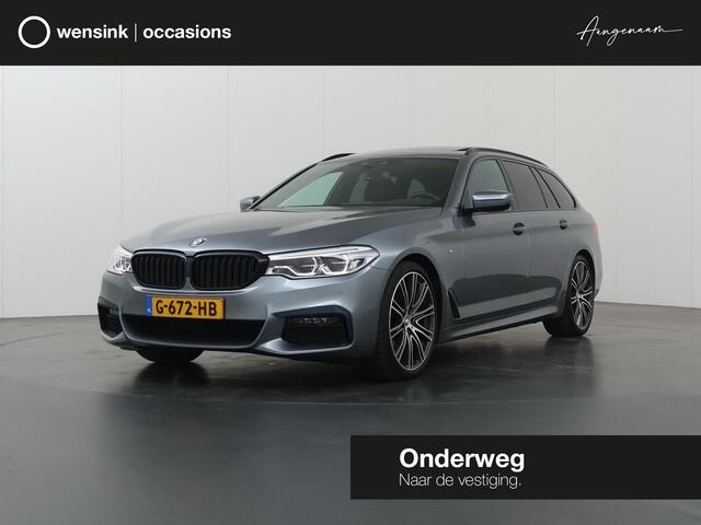 BMW 5-SERIE Touring 520i High Executive Edition | M-Pakket | Exclusief Lederen Bekleding | HUD | Panoramadak | Harman/Kardon | Ele. verstelbare stoelen + Geheugen | Camera | Sfeerverlichting | Trekhaak |