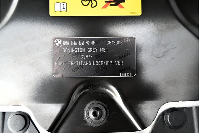 BMW 5-SERIE 545e xDrive M-SPORT / SCHUIFDAK / M-PERF. SEATS / LASER / HARMAN KARDON / SOFTCLOSE / HUD / INDIVIDUAL DONNINGTON GREY