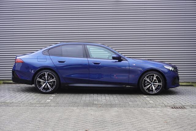 BMW 5-SERIE 530e M Sportpakket | Comfort Pack | Glazen panoramadak | Harman-Kardon sound system | Trekhaak met elektrisch wegklapbare kogel | Driving Assistant Plus