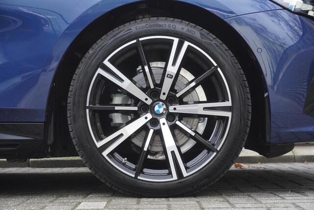 BMW 5-SERIE 530e M Sportpakket | Comfort Pack | Glazen panoramadak | Harman-Kardon sound system | Trekhaak met elektrisch wegklapbare kogel | Driving Assistant Plus