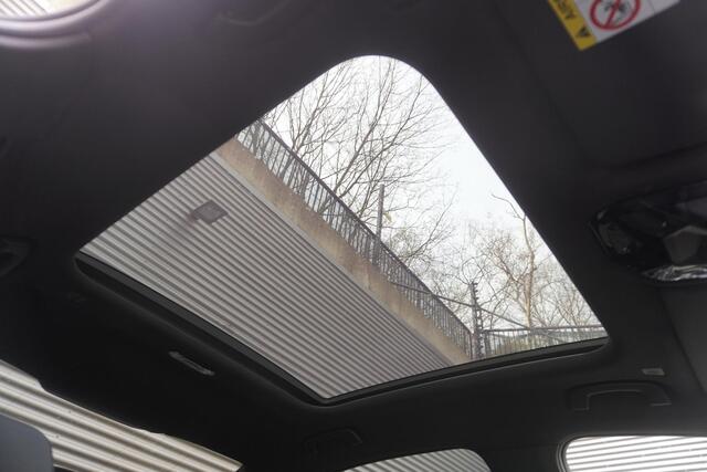 BMW 5-SERIE 530e M Sportpakket | Comfort Pack | Glazen panoramadak | Harman-Kardon sound system | Trekhaak met elektrisch wegklapbare kogel | Driving Assistant Plus