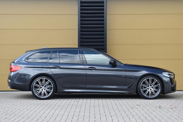 BMW 5-SERIE Touring 520i High Executive Edition * M-Pakket *Comfortstoelen * 20'Lm * Head-up *
