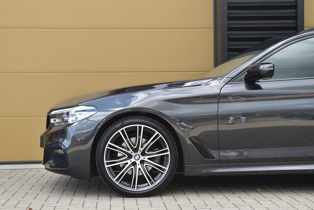 BMW 5-SERIE Touring 520i High Executive Edition * M-Pakket *Comfortstoelen * 20'Lm * Head-up *