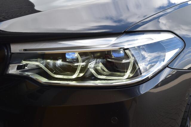 BMW 5-SERIE Touring 520i High Executive Edition * M-Pakket *Comfortstoelen * 20'Lm * Head-up *