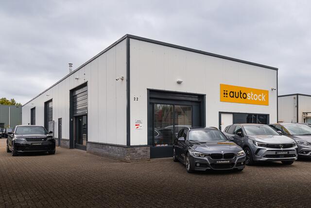 BMW 5-SERIE Touring 520i High Exe. M-Sport | Paint on Req. | 20" | Panorama