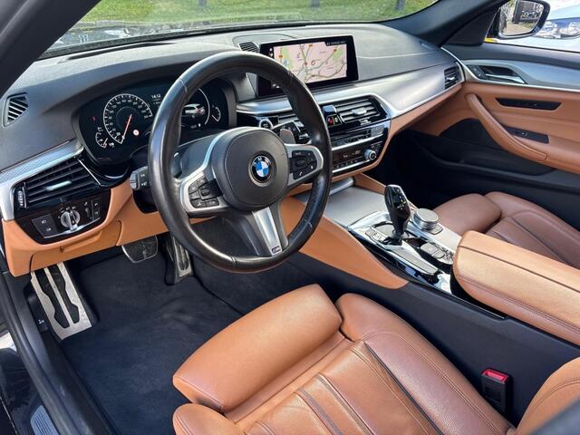 BMW 5-SERIE Touring 530D High Exe Zwart 2019 Pano M-Pakket Trekhaak