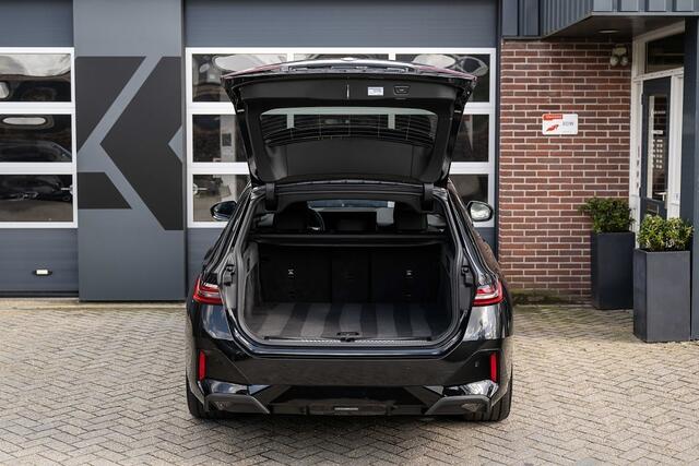 BMW 5-SERIE 530e xDrive M Sport Pro | Harman/Kardon | Driving Ass. Plus. | Camera | Iconic | Trekhaak | 19' Inch |