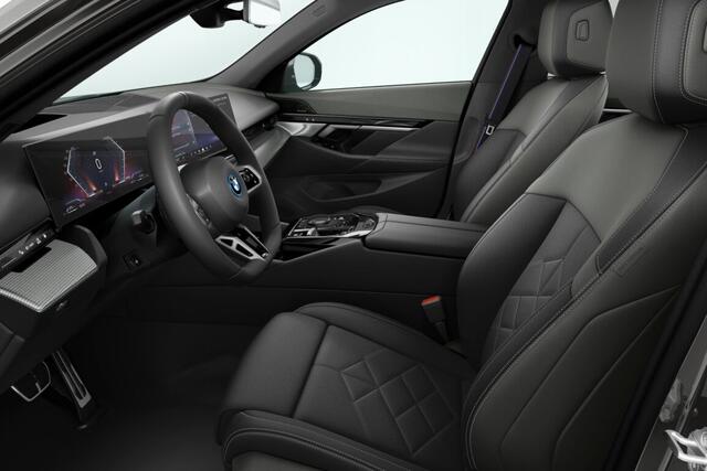 BMW 5-SERIE Sedan 530e M Sport Edition | M Sportpakket Pro | Innovation Pack | Travel Pack | Comfort Pack | Trekhaak