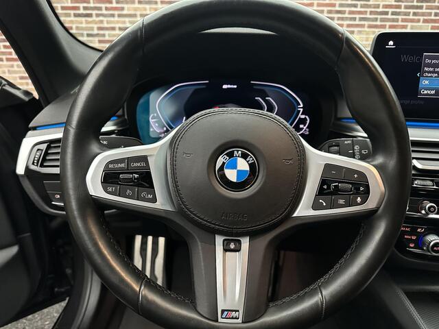 BMW 5-SERIE Touring 530e High Executive M Pakket Panorama Elek Stoel Trekhaak