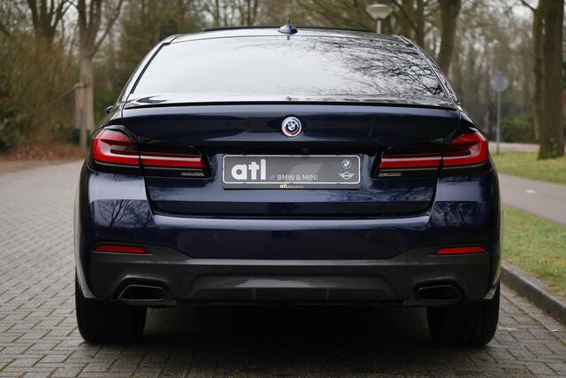 BMW 5-SERIE 545e xDrive High Executive Edition M-Sport Pro | HUD | Elektr. schuif/kanteldak | Harman Kardon | Co Pilot | Laser | DAB | Camera | 20" | 4-zone clima | Grootlichtassistent | Alarm kl.3 | Etc.