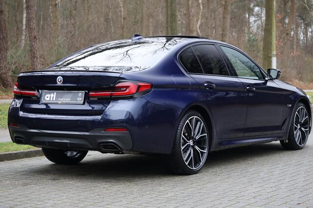 BMW 5-SERIE 545e xDrive High Executive Edition M-Sport Pro | HUD | Elektr. schuif/kanteldak | Harman Kardon | Co Pilot | Laser | DAB | Camera | 20" | 4-zone clima | Grootlichtassistent | Alarm kl.3 | Etc.