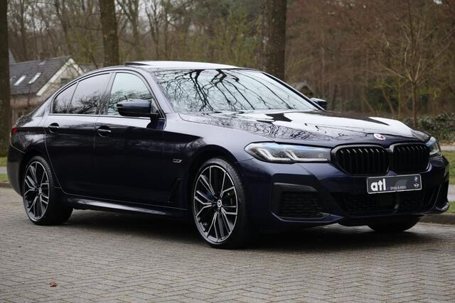 BMW 5-SERIE 545e xDrive High Executive Edition M-Sport Pro | HUD | Elektr. schuif/kanteldak | Harman Kardon | Co Pilot | Laser | DAB | Camera | 20" | 4-zone clima | Grootlichtassistent | Alarm kl.3 | Etc.