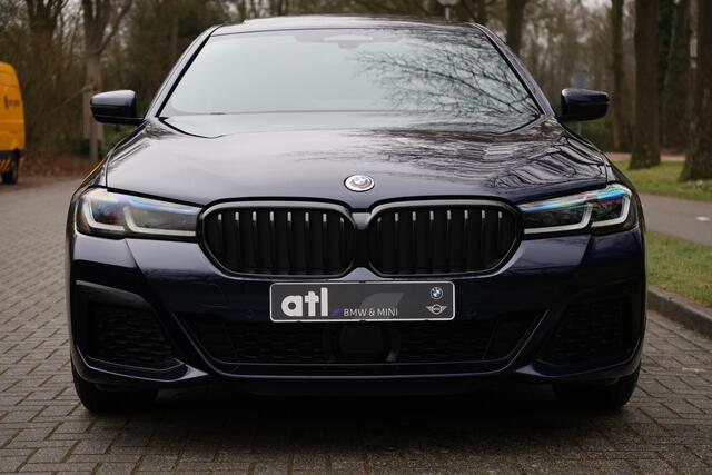 BMW 5-SERIE 545e xDrive High Executive Edition M-Sport Pro | HUD | Elektr. schuif/kanteldak | Harman Kardon | Co Pilot | Laser | DAB | Camera | 20" | 4-zone clima | Grootlichtassistent | Alarm kl.3 | Etc.