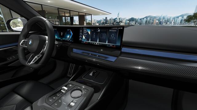 BMW 5-SERIE Touring 530e M Sport Automaat / Trekhaak / Achteruitrijcamera / Adaptieve LED / M Sportonderstel / Stoelverwarming / Stuurverwarming