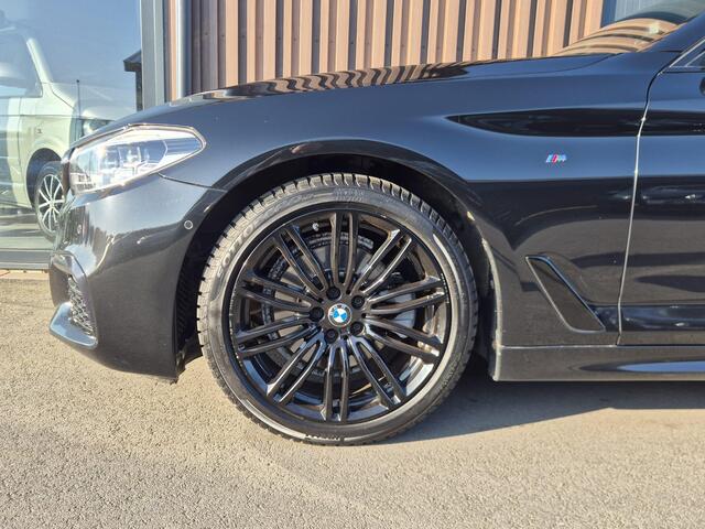 BMW 5-SERIE Touring 520d xDrive High Executive M-Sport | HUD | LED | Trekhaak | Pano