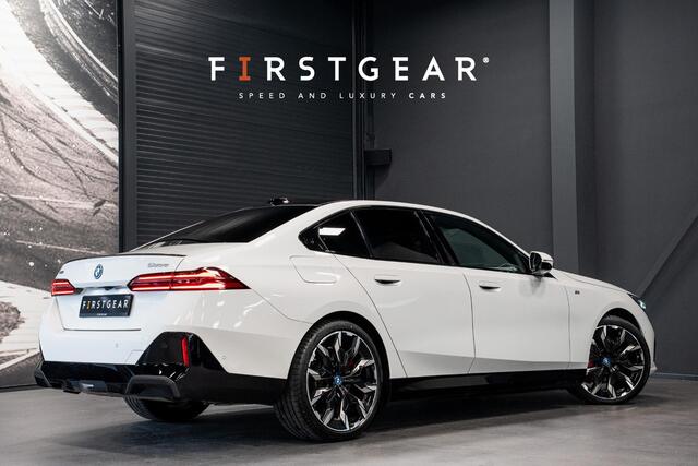 BMW 5-SERIE 550e xDrive *M-Sport Pro / Bowers & Wilkins / Panorama / Stoelventilatie / HUD / Surround-view / Keyless*