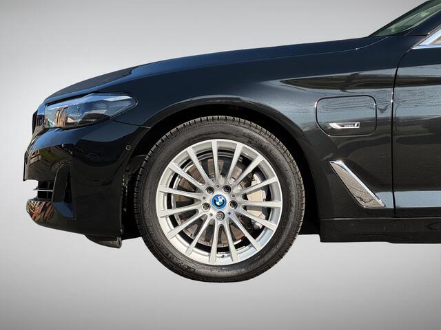 BMW 5-SERIE Touring 530e xDrive Business Edition Plus SoH 98% NL-Auto!