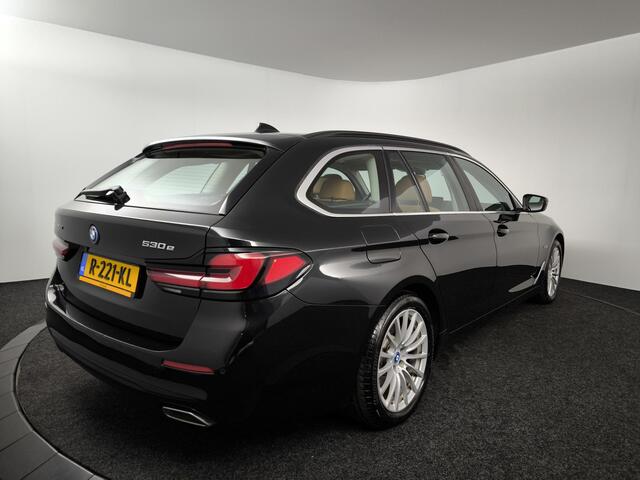 BMW 5-SERIE Touring 530e xDrive Business Edition Plus | Navigatie | Panoramadak | Leder | Stoelverwarming |