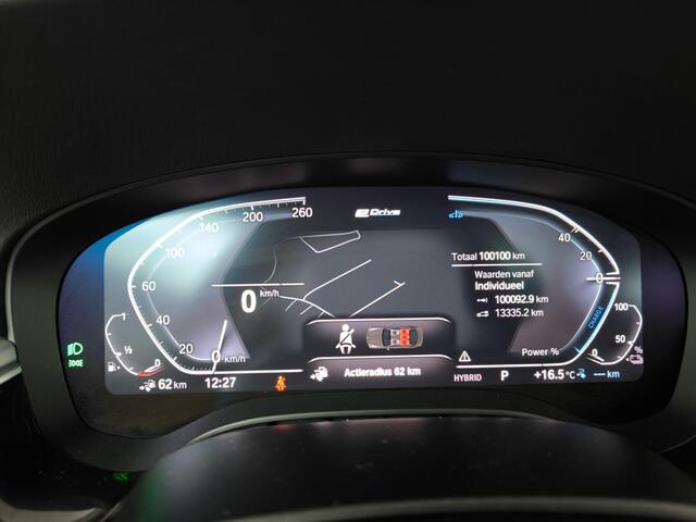 BMW 5-SERIE Touring 530e xDrive Business Edition Plus | Navigatie | Panoramadak | Leder | Stoelverwarming |