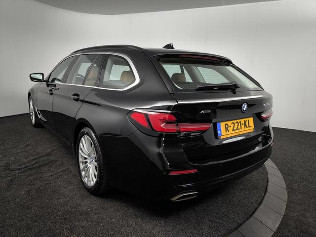 BMW 5-SERIE Touring 530e xDrive Business Edition Plus | Navigatie | Panoramadak | Leder | Stoelverwarming |