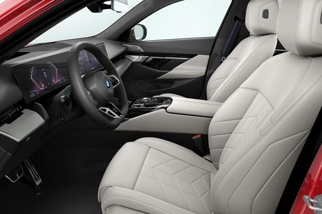 BMW 5-SERIE Touring 550e xDrive Innovation Pack M Sportpakket Pro Aut. - Verwacht: April 2026