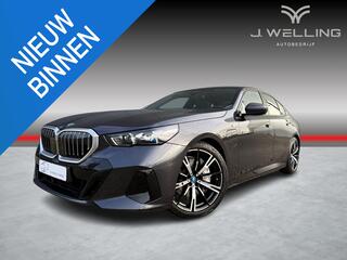 bmw-5-serie-550e-xdrive-pano---b&w-